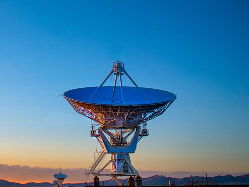 卫星天线跟踪器